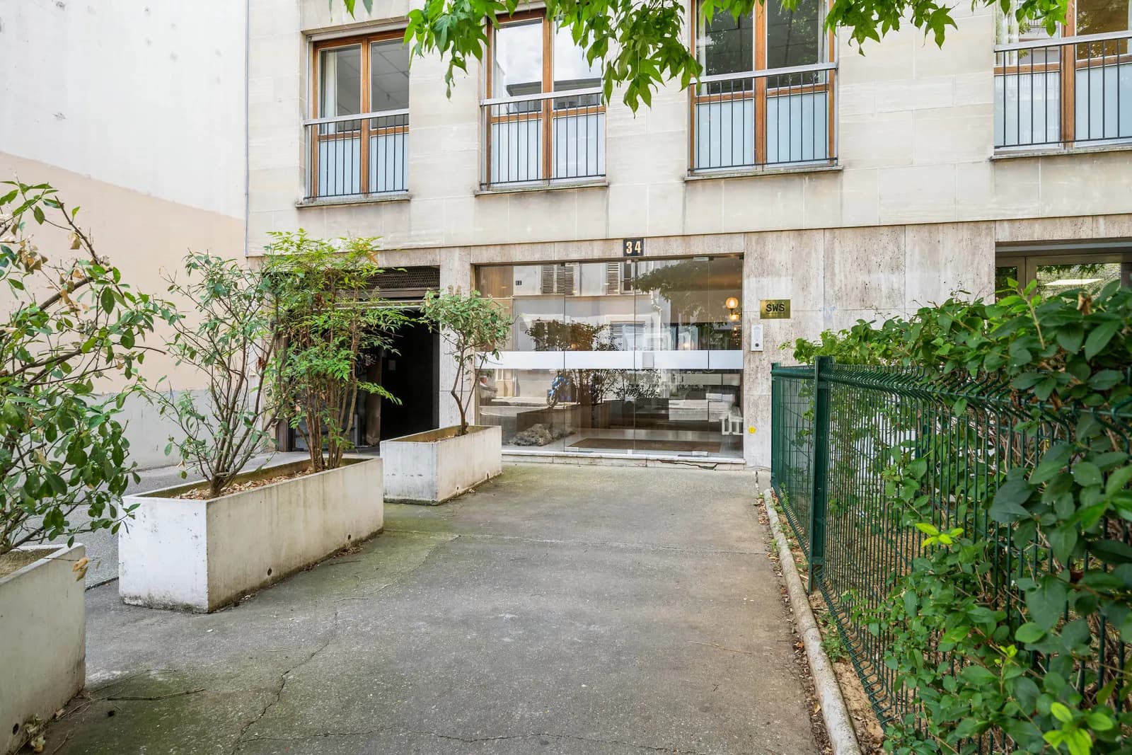 Entrée du cabinet, 34 rue de l'Abbé Groult, Paris 15ᵉ